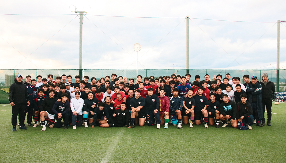 学園広報誌FLOW113号の「VIVID CLUB」でラグビー部の活動を紹介してい