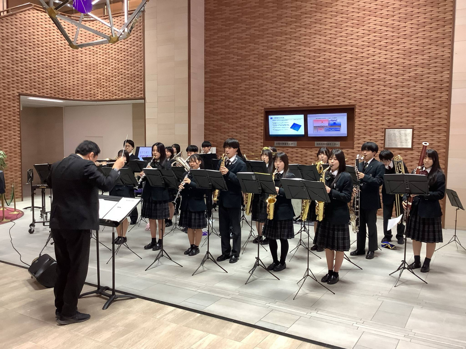 高校吹奏楽部昼休みミニコンサート - 常翔学園中学校・高等学校