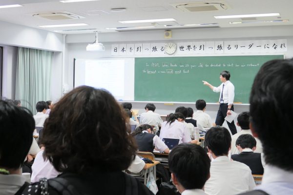 【中学】5/29（金）「第一回授業見学会」を実施しました